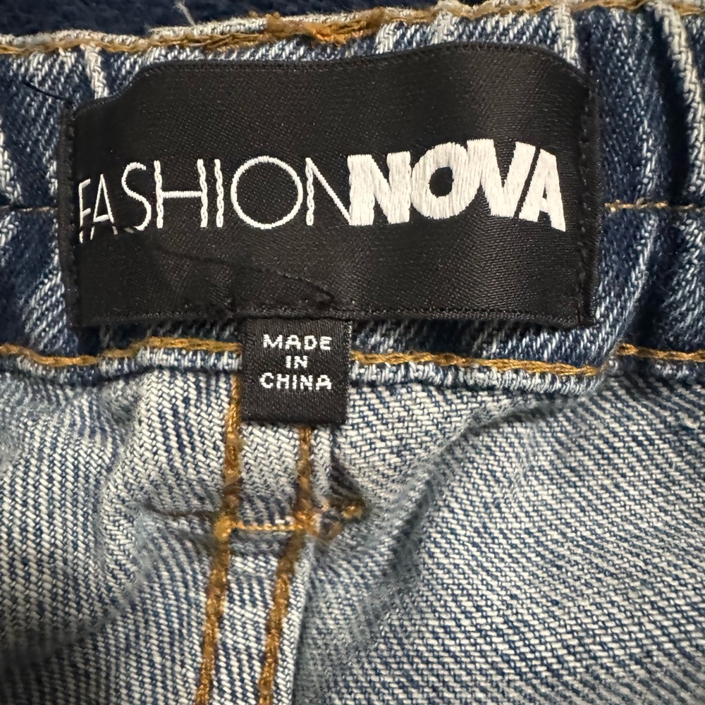 Fashion Nova Relaxed Fit Light Cargo Blue Jeans - Picture 4 of 4